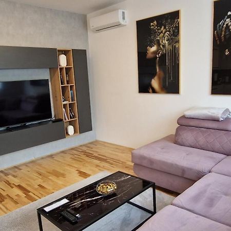 Apartman Plum - Self Check In, Free Parking Osijek Exterior photo